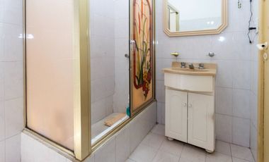 Venta PH 5 ambientes multifamiliar balcón frente