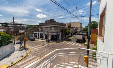 Venta PH 5 ambientes multifamiliar balcón frente