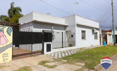 CASA 3 AMBIENTES EN VENTA EN LUIS GUILLON CENTRO