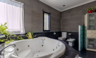 VENTA CASA 4 AMBIENTES VILLAGE DEL PARQUE