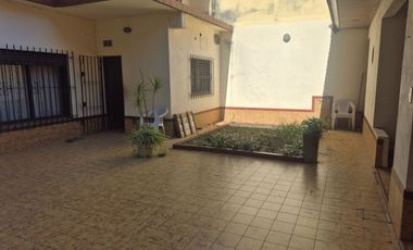 Casa en alquiler-Uso comercial o profesional-Lanús