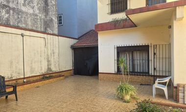 Casa en alquiler-Uso comercial o profesional-Lanús