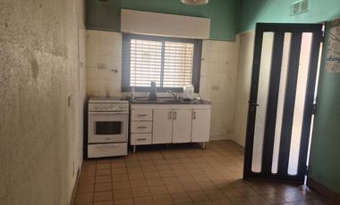 Casa en alquiler-Uso comercial o profesional-Lanús