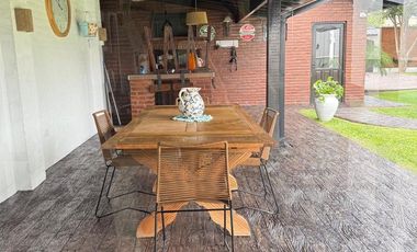 VENTA DE CASA CON HERMOSO PARQUE PILETA QUINCHO