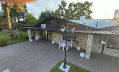 VENTA DE CASA CON HERMOSO PARQUE PILETA QUINCHO
