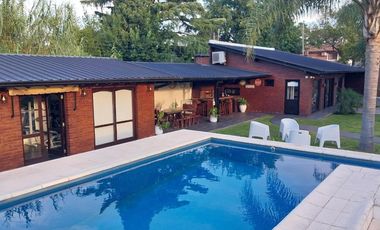 VENTA DE CASA CON HERMOSO PARQUE PILETA QUINCHO
