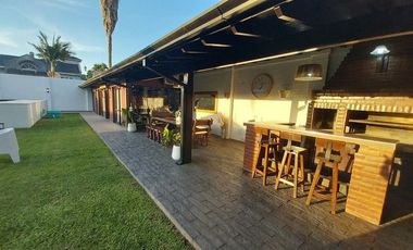 VENTA DE CASA CON HERMOSO PARQUE PILETA QUINCHO