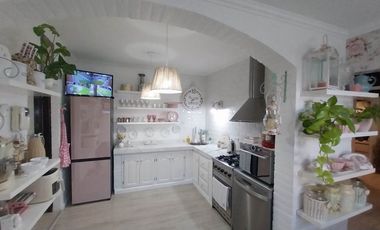 VENTA DE CASA CON HERMOSO PARQUE PILETA QUINCHO