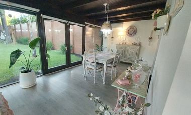 VENTA DE CASA CON HERMOSO PARQUE PILETA QUINCHO