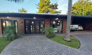 VENTA DE CASA CON HERMOSO PARQUE PILETA QUINCHO