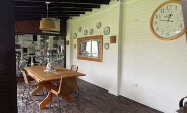 VENTA DE CASA CON HERMOSO PARQUE PILETA QUINCHO