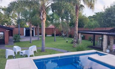 VENTA DE CASA CON HERMOSO PARQUE PILETA QUINCHO