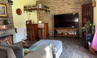 VENTA CASA-3 AMBTS.C/PQUE, PILETA, QUINCHO COCHERA