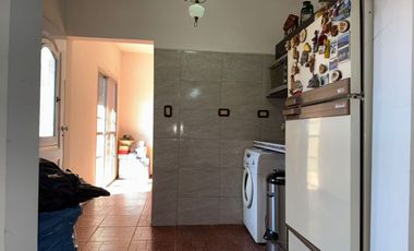 VENTA CASA-3 AMBTS.C/PQUE, PILETA, QUINCHO COCHERA
