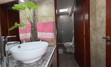VENTA CASA-3 AMBTS.C/PQUE, PILETA, QUINCHO COCHERA