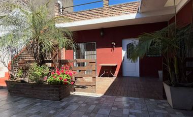VENTA CASA-3 AMBTS.C/PQUE, PILETA, QUINCHO COCHERA