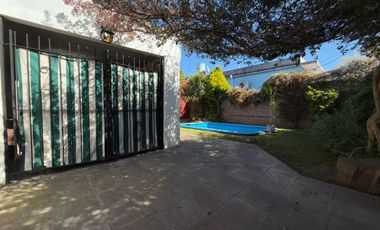 VENTA CASA-3 AMBTS.C/PQUE, PILETA, QUINCHO COCHERA