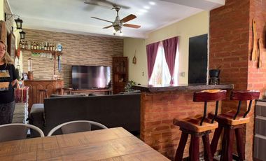 VENTA CASA-3 AMBTS.C/PQUE, PILETA, QUINCHO COCHERA