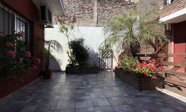 VENTA CASA-3 AMBTS.C/PQUE, PILETA, QUINCHO COCHERA
