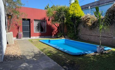 VENTA CASA-3 AMBTS.C/PQUE, PILETA, QUINCHO COCHERA
