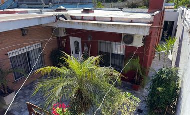 VENTA CASA-3 AMBTS.C/PQUE, PILETA, QUINCHO COCHERA