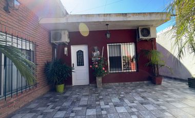VENTA CASA-3 AMBTS.C/PQUE, PILETA, QUINCHO COCHERA