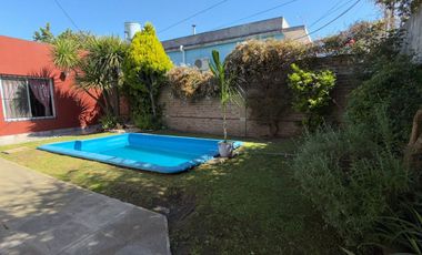 VENTA CASA-3 AMBTS.C/PQUE, PILETA, QUINCHO COCHERA