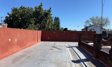 VENTA CASA-3 AMBTS.C/PQUE, PILETA, QUINCHO COCHERA