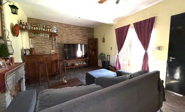 VENTA CASA-3 AMBTS.C/PQUE, PILETA, QUINCHO COCHERA