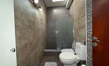 VENTA CASA-3 AMBTS.C/PQUE, PILETA, QUINCHO COCHERA