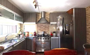VENTA CASA-3 AMBTS.C/PQUE, PILETA, QUINCHO COCHERA