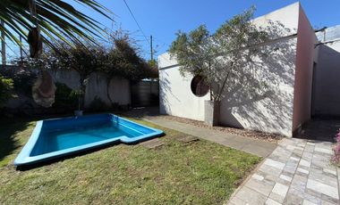 VENTA CASA-3 AMBTS.C/PQUE, PILETA, QUINCHO COCHERA
