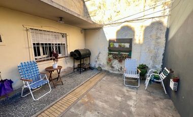 VENTA DE CASA EN LOTE PROPIO, JARDIN, COCHERA