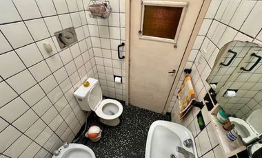 VENTA DE CASA EN LOTE PROPIO, JARDIN, COCHERA