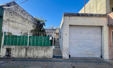 VENTA DE CASA EN LOTE PROPIO, JARDIN, COCHERA