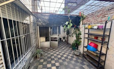 VENTA DE CASA EN LOTE PROPIO, JARDIN, COCHERA
