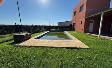 CASA DE DOS DORMITORIOS FUNES NORTE
