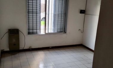 CASA EN VENTA EN PEHUAJO CON 2 DEPARTAMENTOS