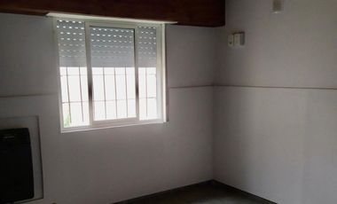 CASA EN VENTA EN PEHUAJO CON 2 DEPARTAMENTOS