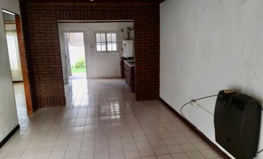 CASA EN VENTA EN PEHUAJO CON 2 DEPARTAMENTOS