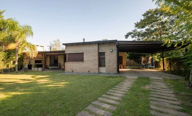 EN VENTA CASA DE CATEGORIA ESTILO COUNTRY