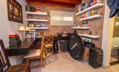 EN VENTA CASA DE CATEGORIA ESTILO COUNTRY