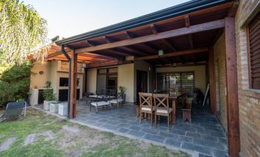 EN VENTA CASA DE CATEGORIA ESTILO COUNTRY