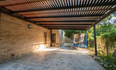 EN VENTA CASA DE CATEGORIA ESTILO COUNTRY