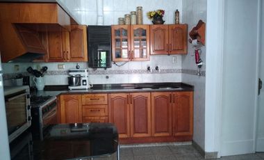 VENDO CASA SOBRE BV PELLEGRINI