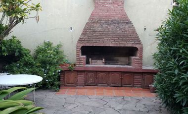 VENDO CASA SOBRE BV PELLEGRINI