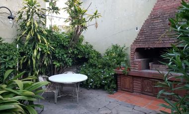 VENDO CASA SOBRE BV PELLEGRINI