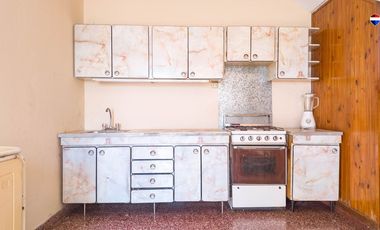 2 Galpones en Venta en Villa Dominico c vivienda
