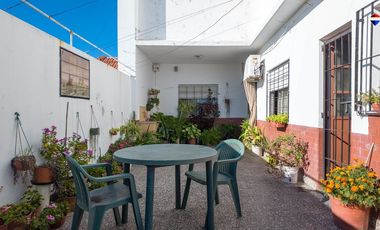 2 Galpones en Venta en Villa Dominico c vivienda