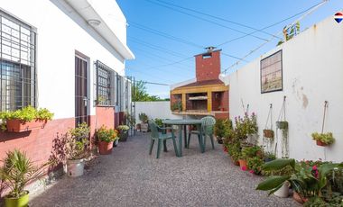 2 Galpones en Venta en Villa Dominico c vivienda